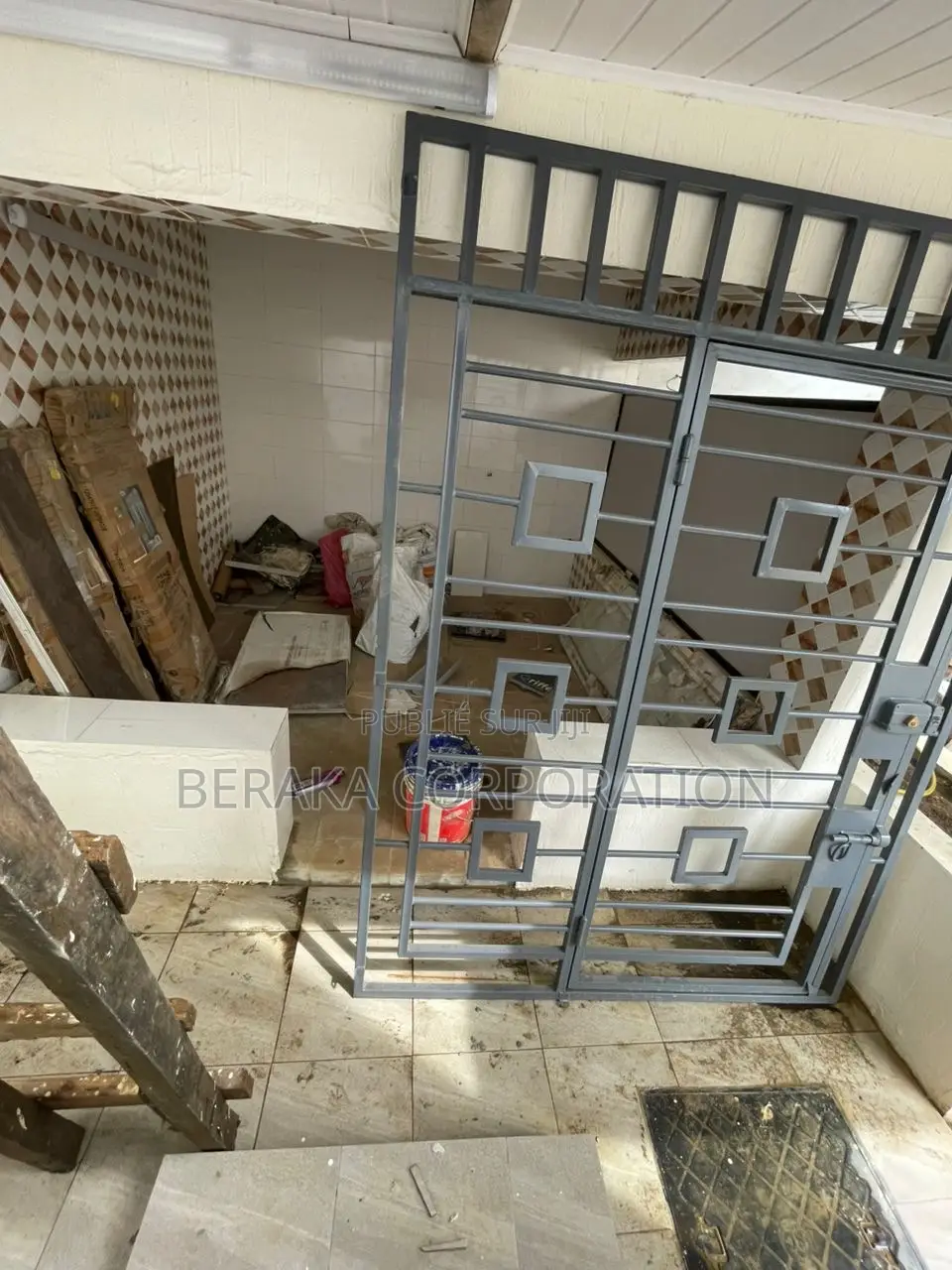 4chbre Duplex dans Beraka Corporation, Cocody à Louer