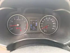 Kia Pegas 2022 Gris
