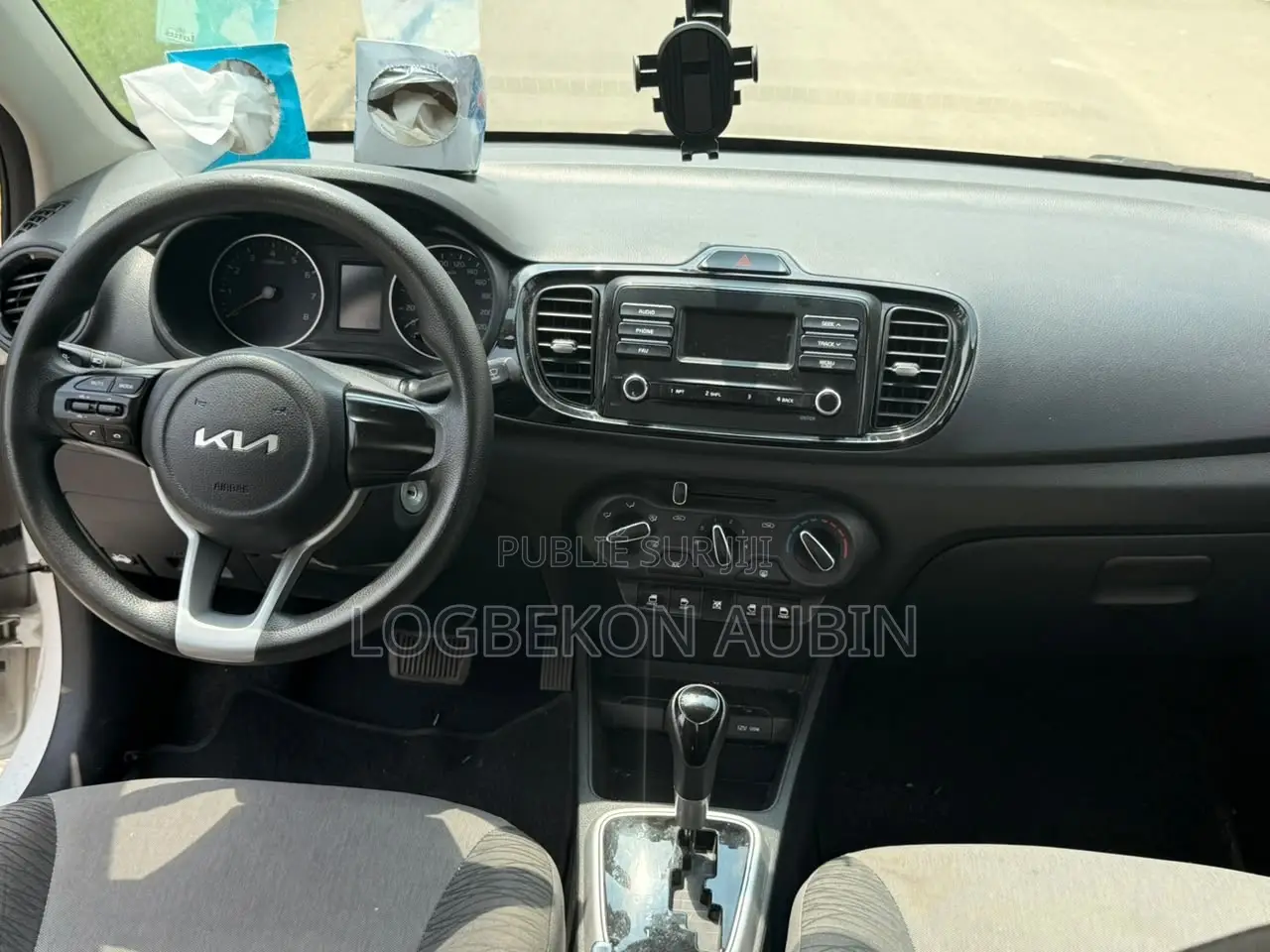 Kia Pegas 2022 Gris