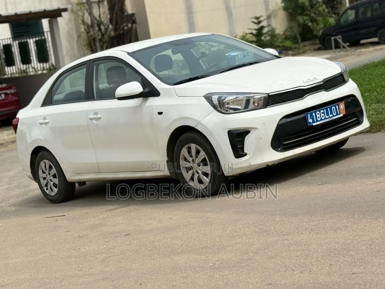 Kia Pegas 2022 Gris