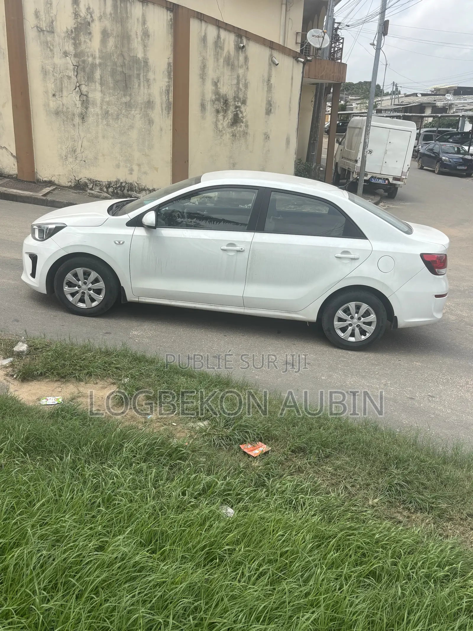 Kia Pegas 2022 Gris