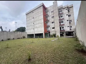 Meublé 2chbre Appartement dans Ismaël Coulibaly, Cocody à Vendre