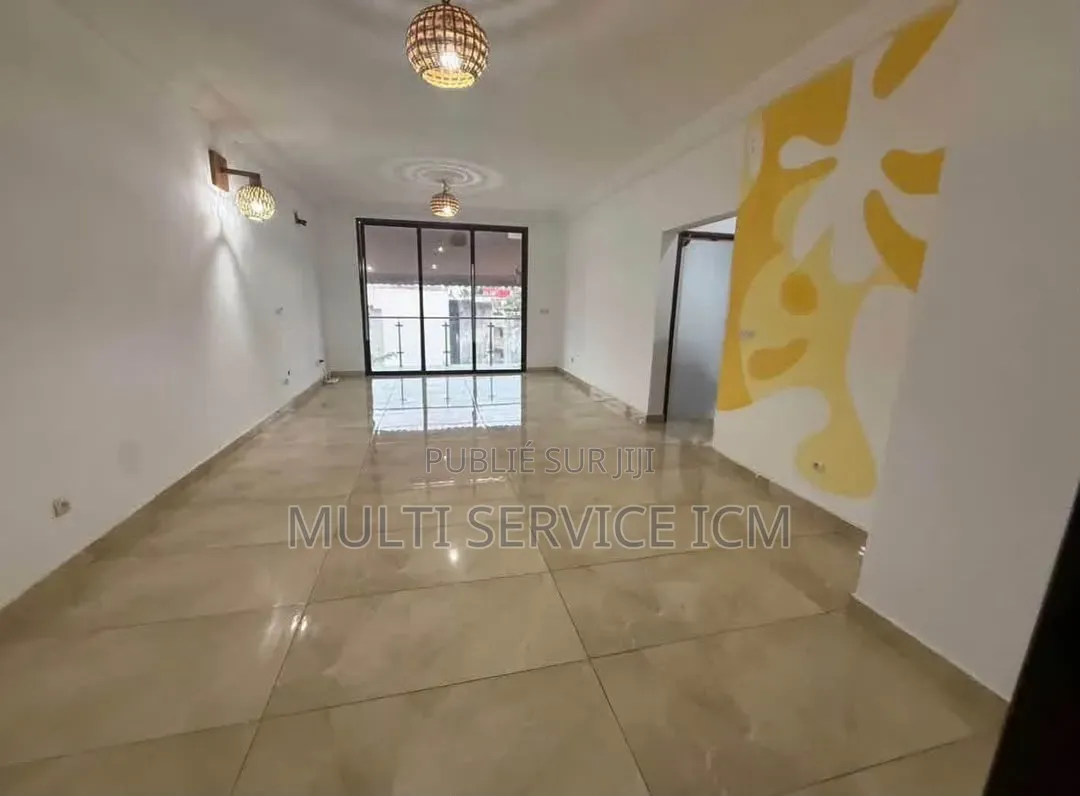 Meublé 2chbre Appartement dans Ismaël Coulibaly, Cocody à Vendre