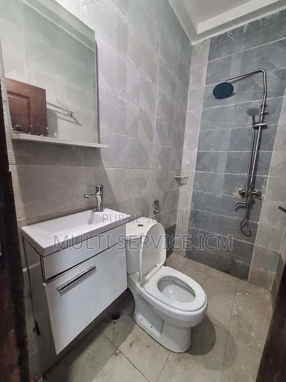 Meublé 2chbre Appartement dans Ismaël Coulibaly, Cocody à Vendre