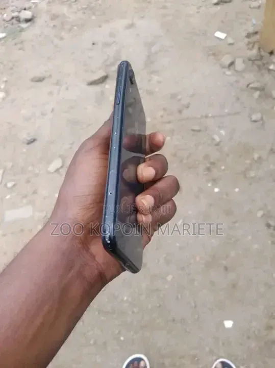Nouveau Apple iPhone XR 64 GB Noir