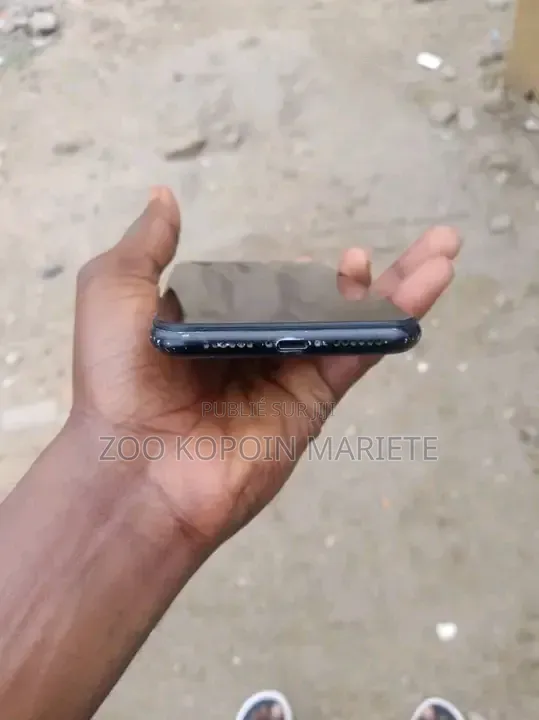 Nouveau Apple iPhone XR 64 GB Noir