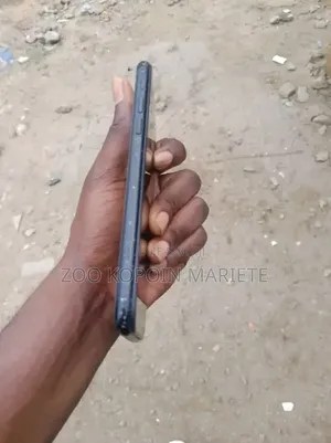 Nouveau Apple iPhone XR 64 GB Noir