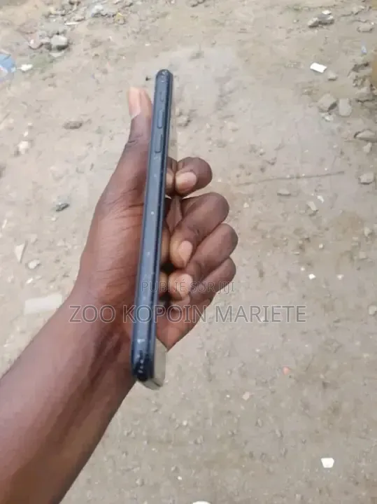 Nouveau Apple iPhone XR 64 GB Noir