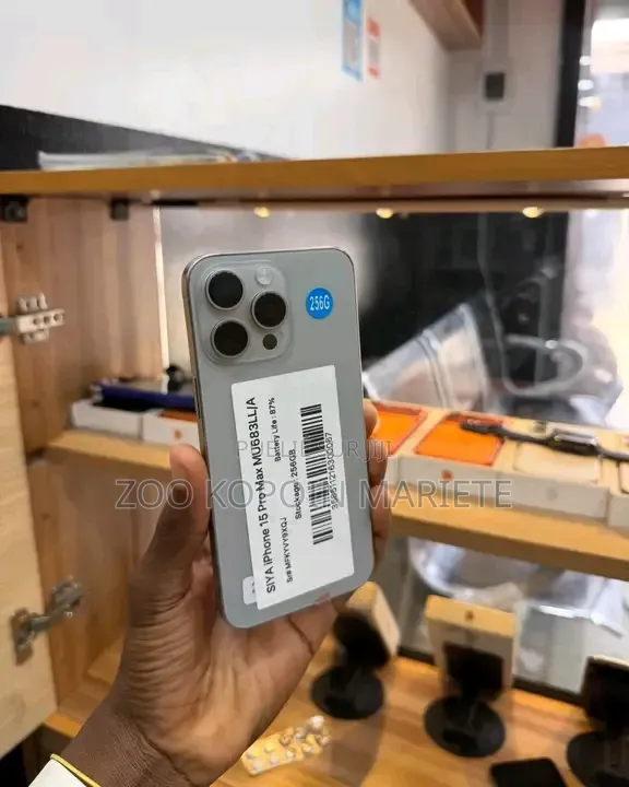 Nouveau Apple iPhone 15 Pro Max 256 GB Gris