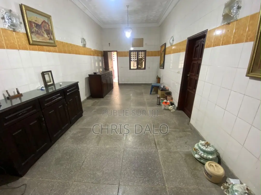 15chbre Duplex dans Manou, Cocody à Louer