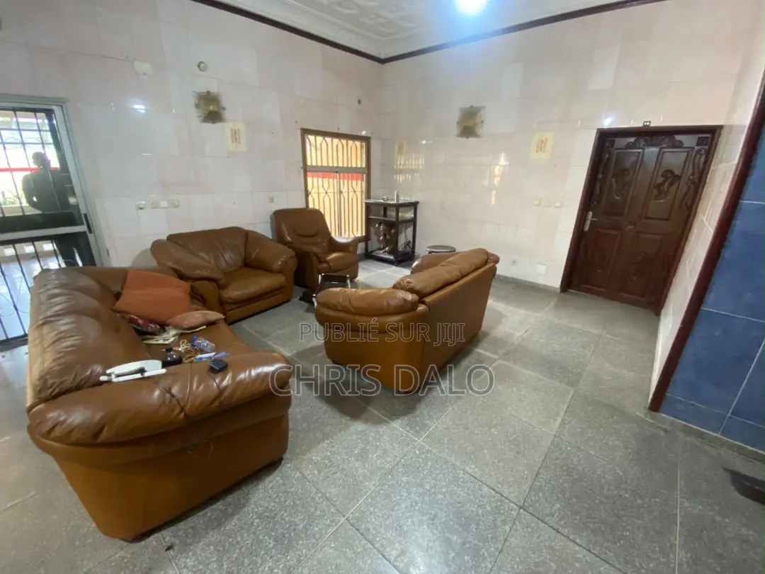 15chbre Duplex dans Manou, Cocody à Louer