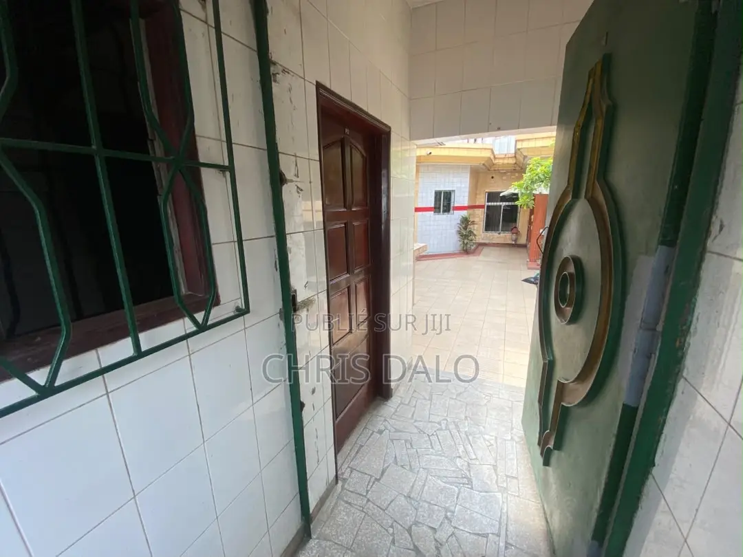 15chbre Duplex dans Manou, Cocody à Louer