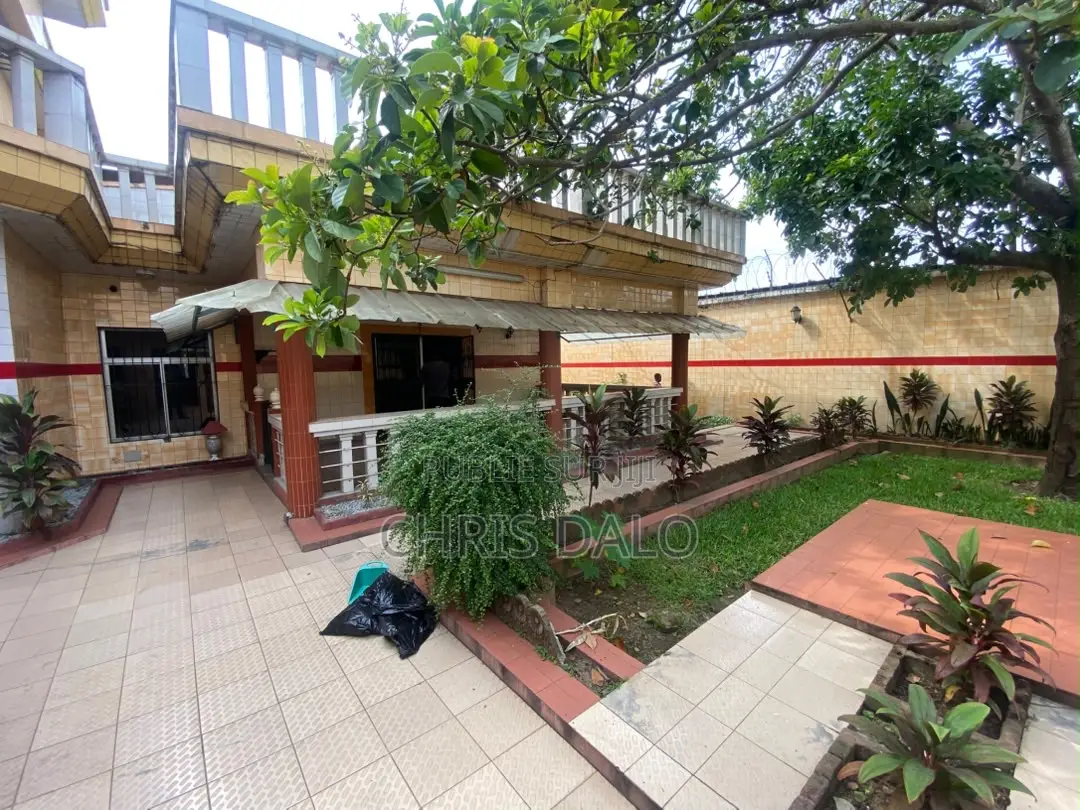 15chbre Duplex dans Manou, Cocody à Louer
