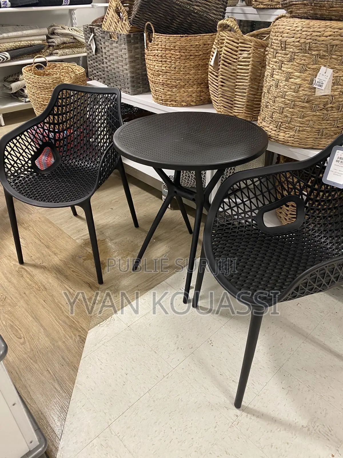 Belle Table À Manger Avec 4 Chaises Importé Disponible en Promotion