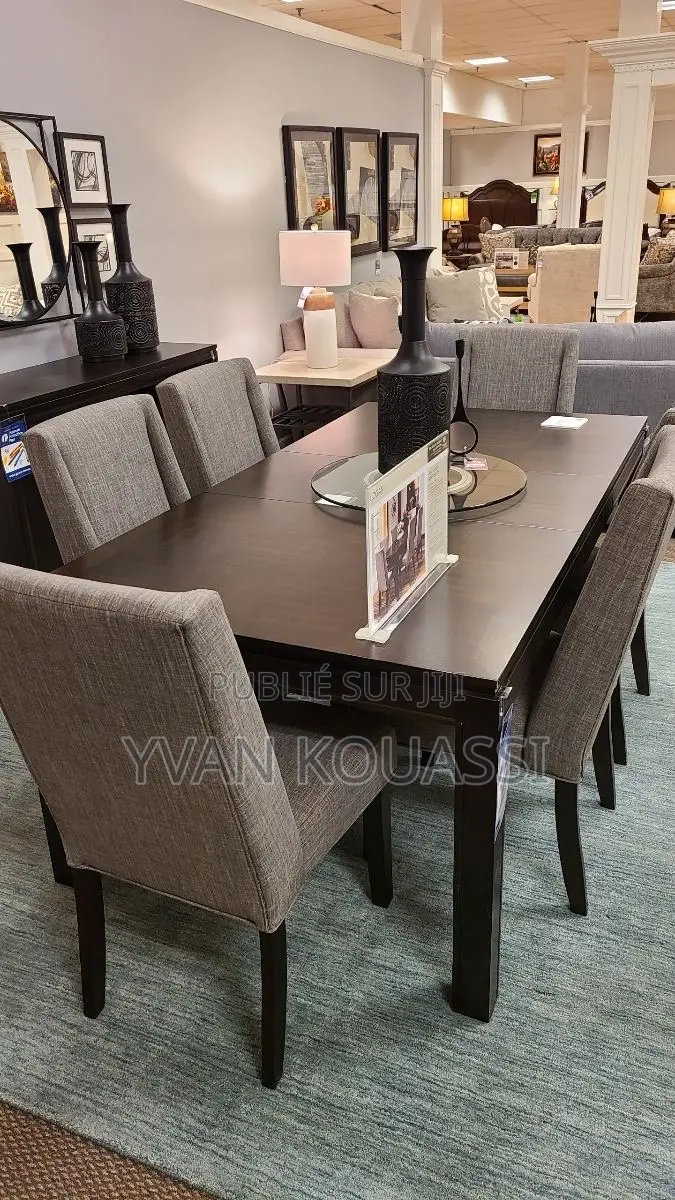 Belle Table À Manger Avec 6 Places Disponibles en Promotion