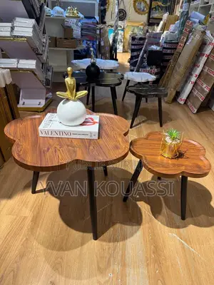 Belle Table Centrale De Salon Importé Disponible en Promotion