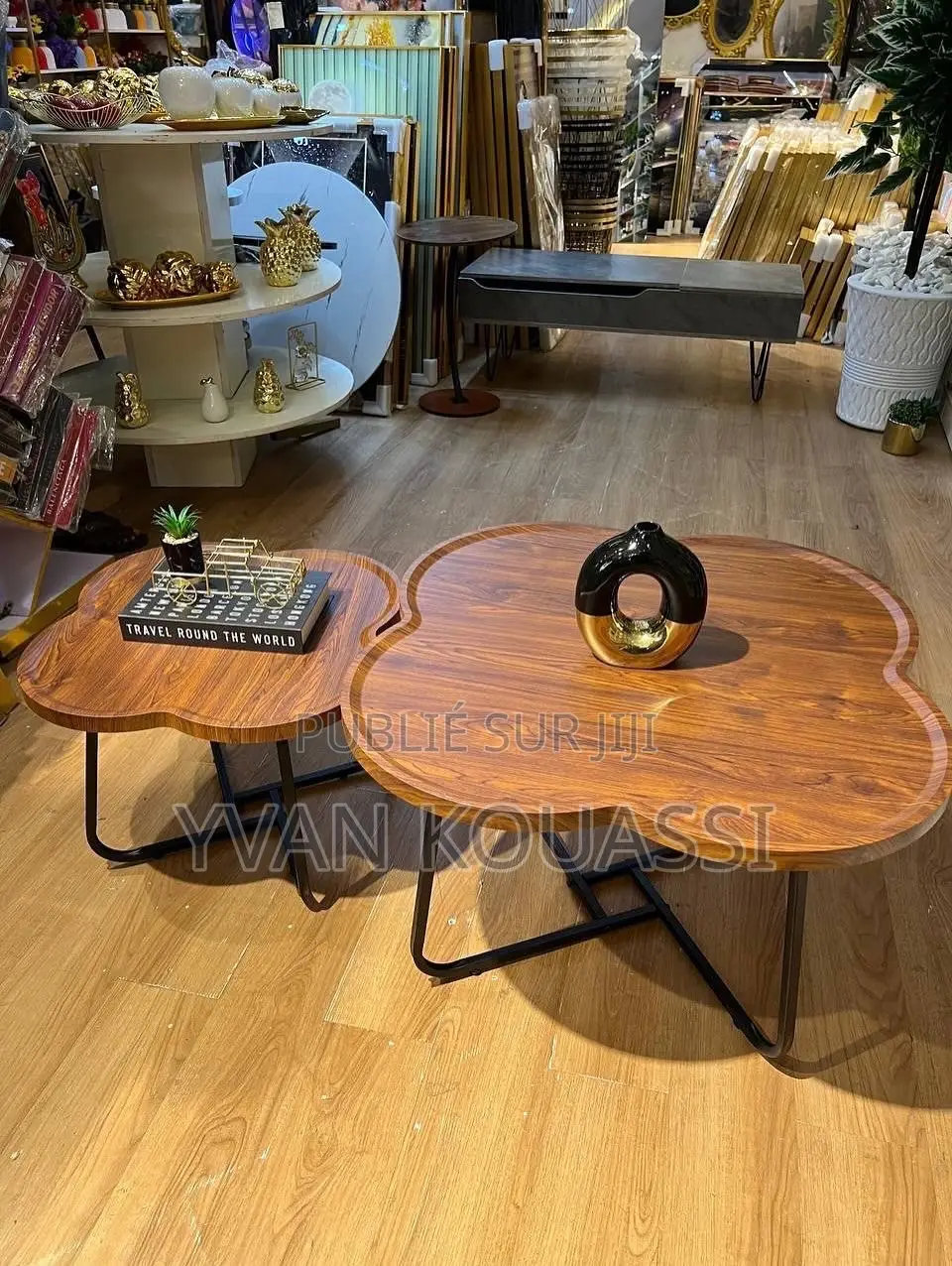 Belle Table Centrale De Salon Importé Disponible en Promotion