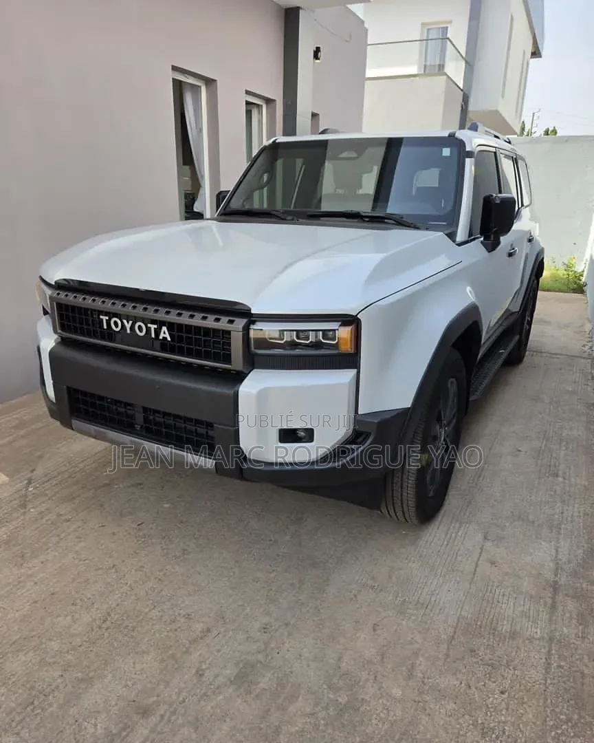 Toyota Land Cruiser 2024 Blanc cassé