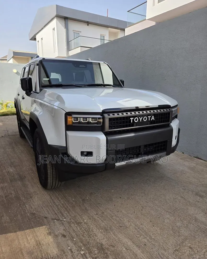 Toyota Land Cruiser 2024 Blanc cassé
