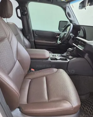 Toyota Land Cruiser 2024 Blanc cassé