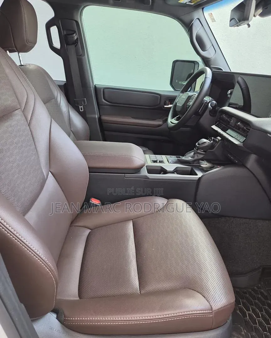 Toyota Land Cruiser 2024 Blanc cassé
