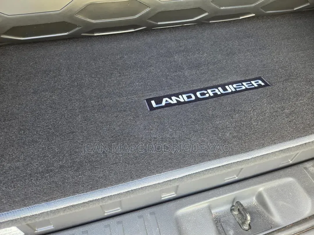 Toyota Land Cruiser 2024 Blanc cassé