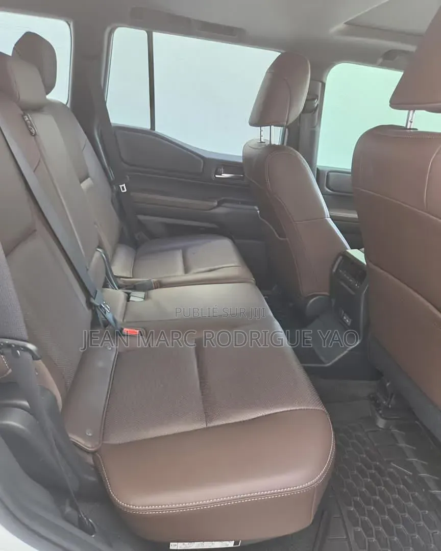 Toyota Land Cruiser 2024 Blanc cassé