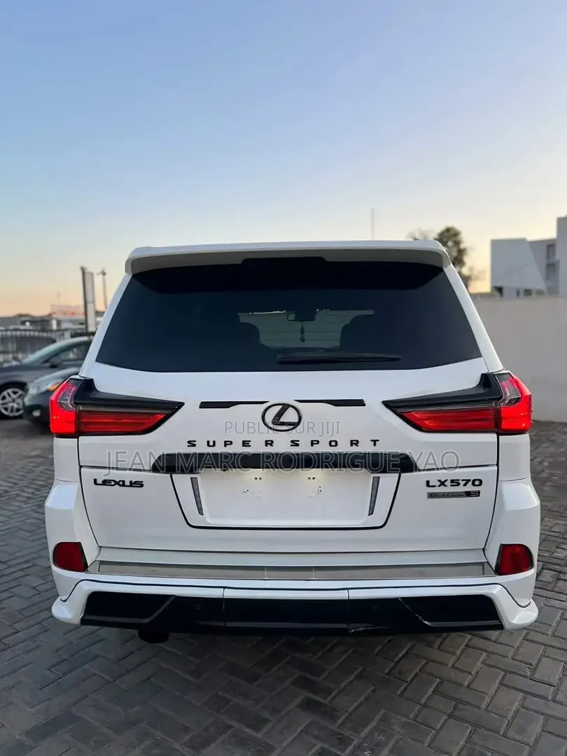 Lexus LX 2021 Blanc cassé