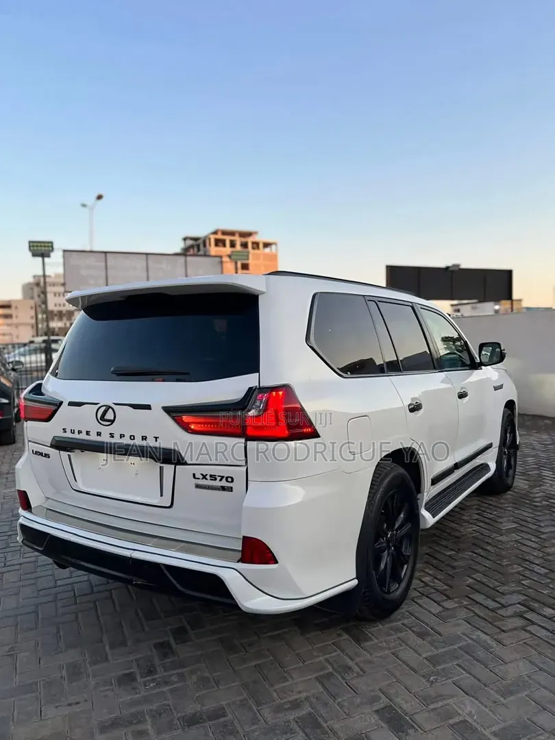 Lexus LX 2021 Blanc cassé