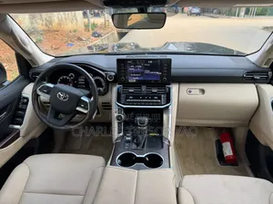 Toyota Land Cruiser 2024 Noir