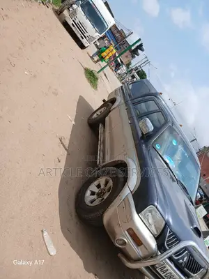 Mitsubishi L200 Club Cab 2.5 136hp 4WD 2005 Vert