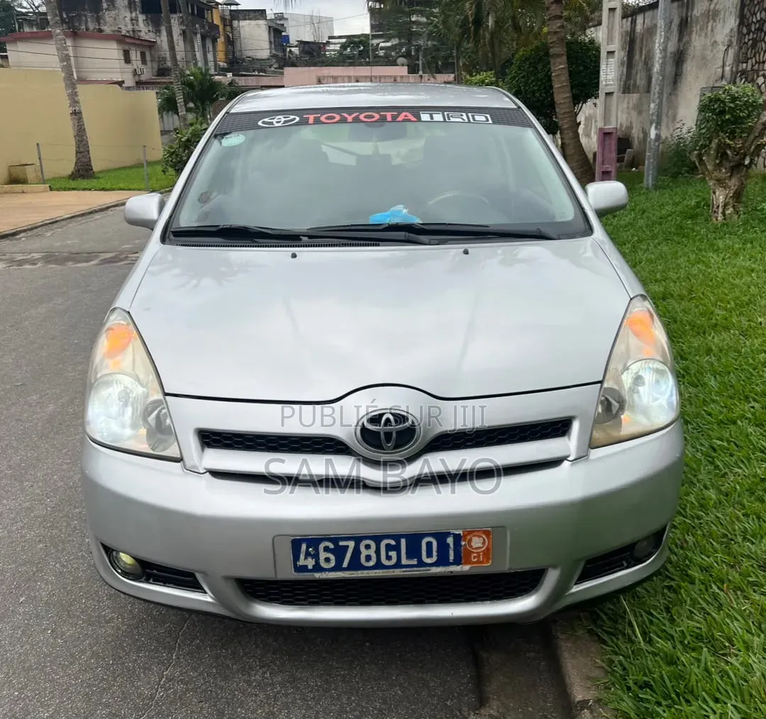 Toyota Verso 2009 Argenté