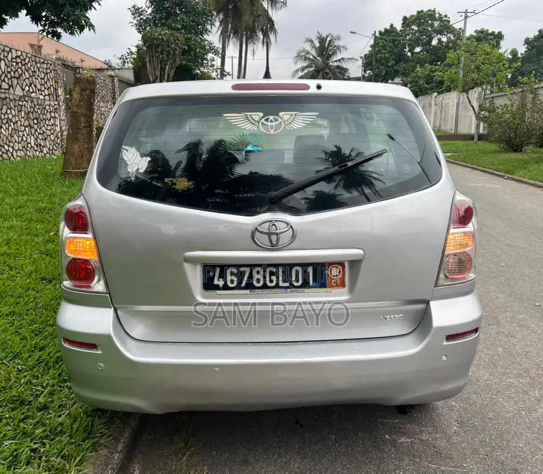 Toyota Verso 2009 Argenté