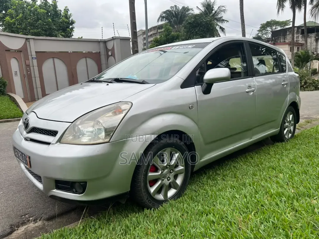 Toyota Verso 2009 Argenté