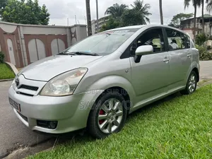 Toyota Verso 2009 Argenté