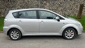 Toyota Verso 2009 Argenté