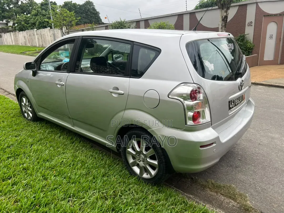 Toyota Verso 2009 Argenté