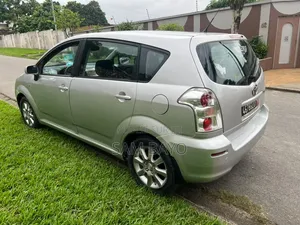 Toyota Verso 2009 Argenté