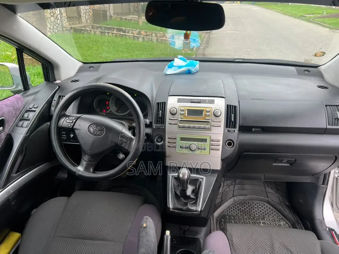 Toyota Verso 2009 Argenté
