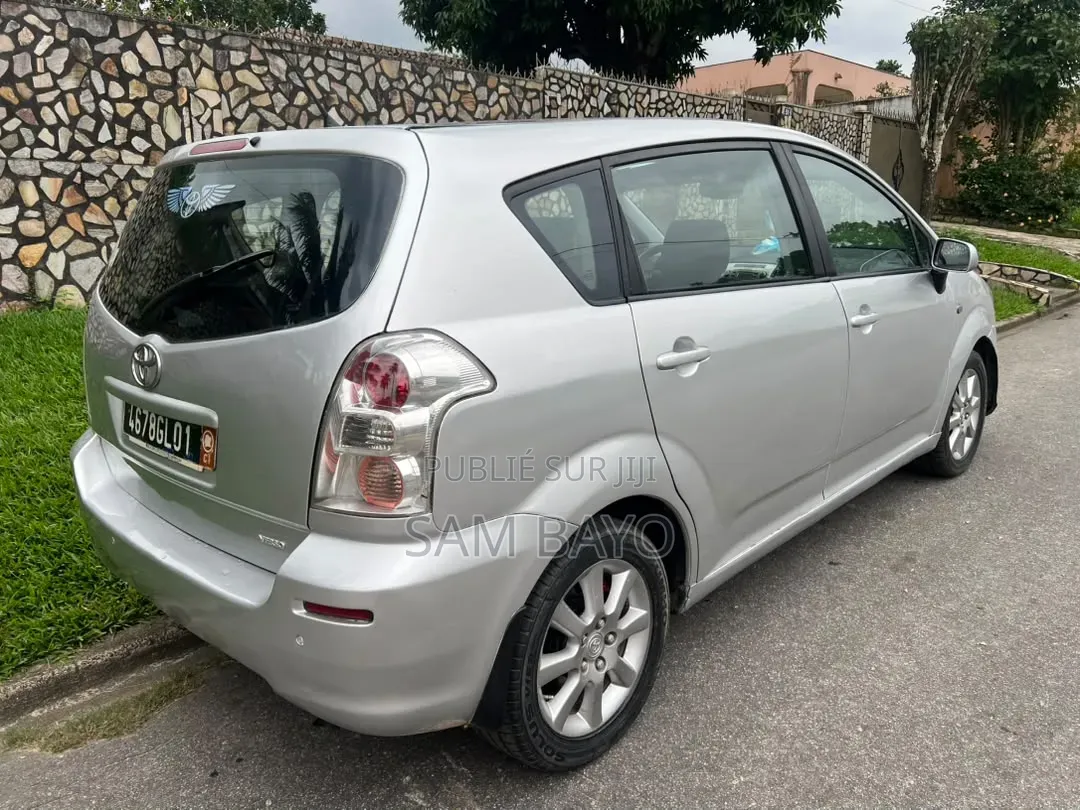Toyota Verso 2009 Argenté