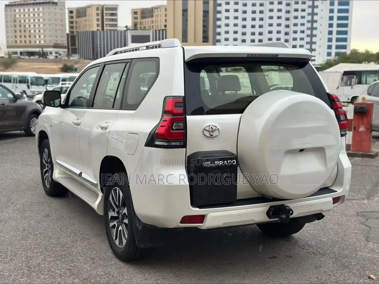 Toyota Land Cruiser Prado 2022 Blanc cassé