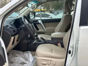Toyota Land Cruiser Prado 2022 Blanc cassé