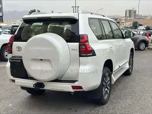 Toyota Land Cruiser Prado 2022 Blanc cassé
