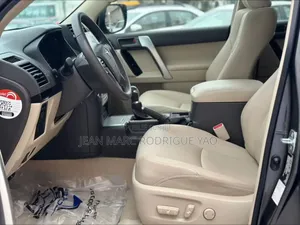 Toyota Land Cruiser Prado 2022 Noir