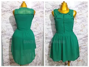 Magnifique Robe Mi-Long Verte. SOLDE : 1500FCFA