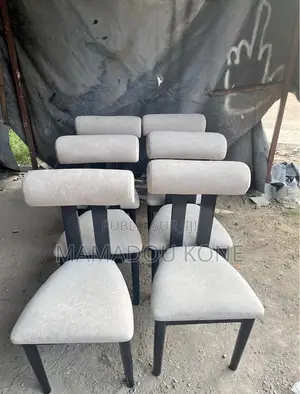 Table À Manger Et Chaises