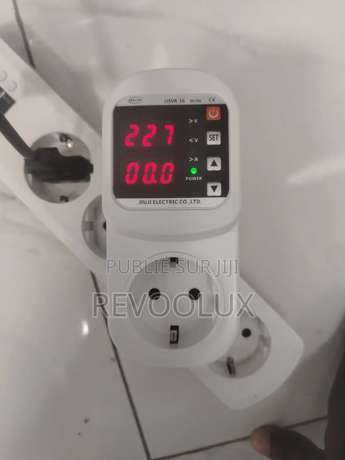 Prise De Protection De Surtension Et Sous Tension