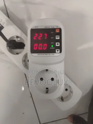 Prise De Protection De Surtension Et Sous Tension