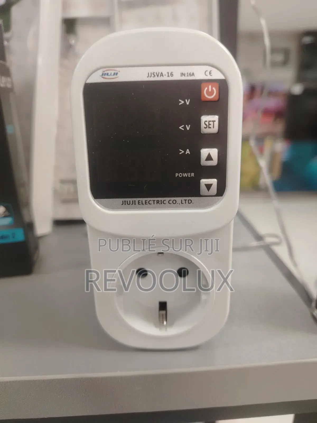 Prise De Protection De Surtension Et Sous Tension