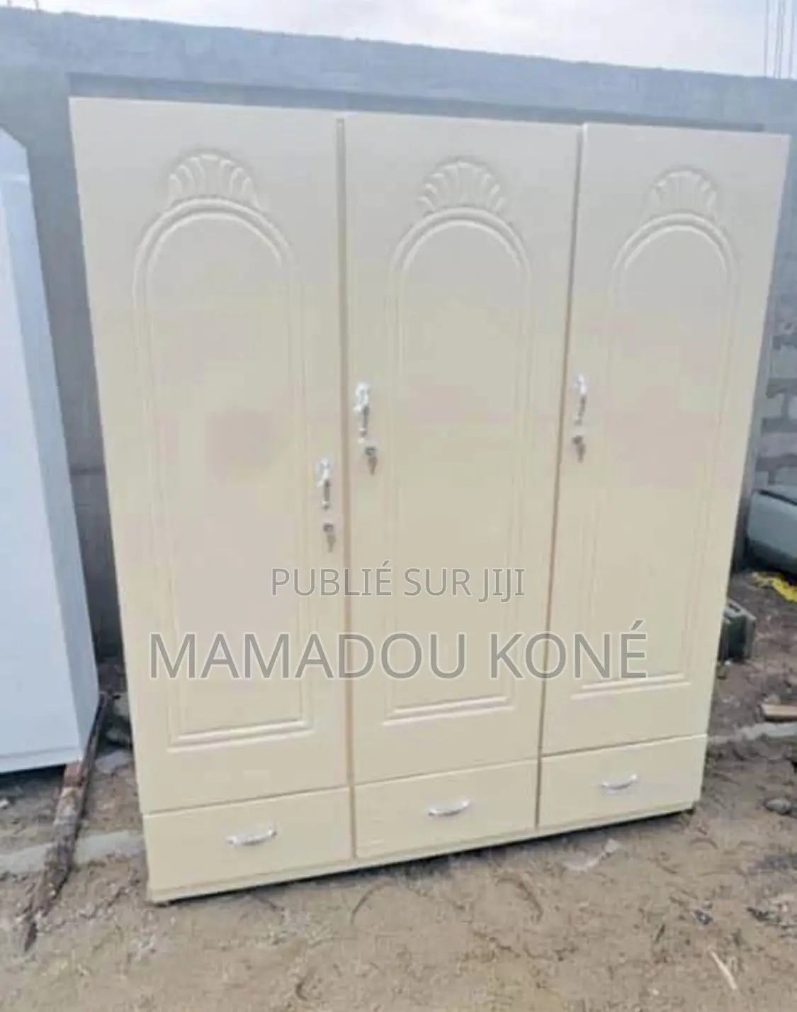 Les Meubles De Maison Sont Toujours Disponible Avec Bon Prix